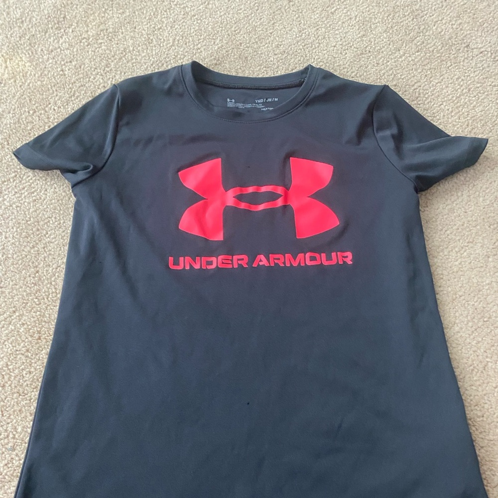 Under armor shirt (girls)